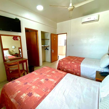 Hotel Delfines - A 2 Calles Del Acuario ベラクルス エクステリア 写真