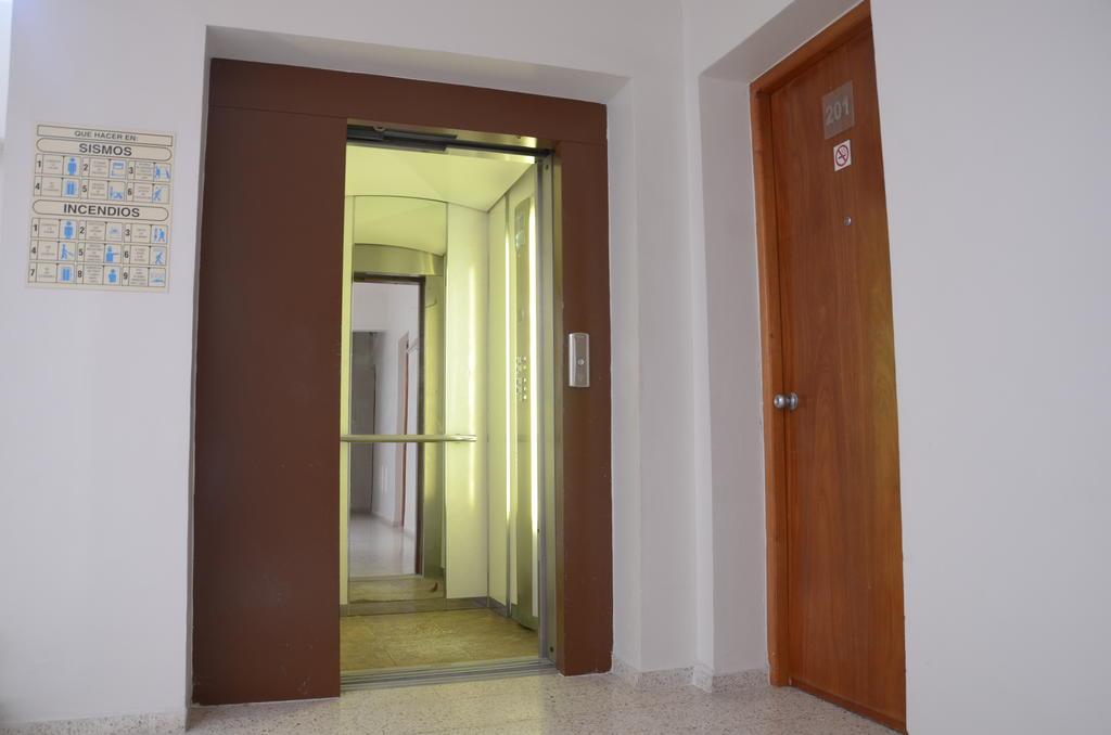 Hotel Delfines - A 2 Calles Del Acuario ベラクルス エクステリア 写真