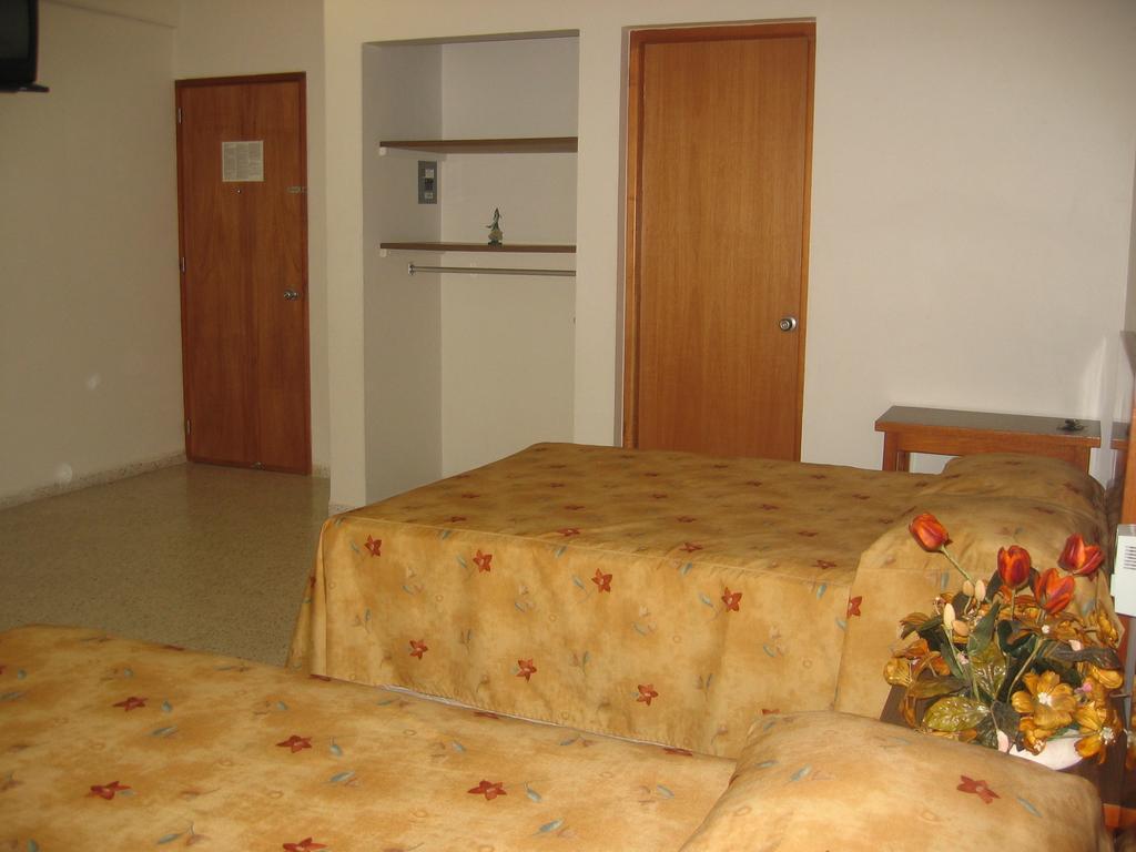 Hotel Delfines - A 2 Calles Del Acuario ベラクルス エクステリア 写真