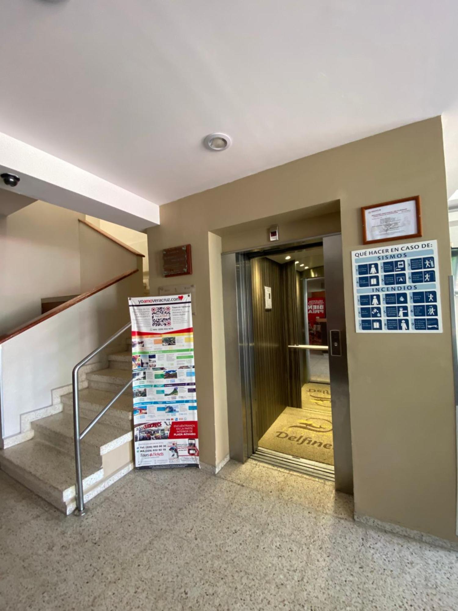 Hotel Delfines - A 2 Calles Del Acuario ベラクルス エクステリア 写真