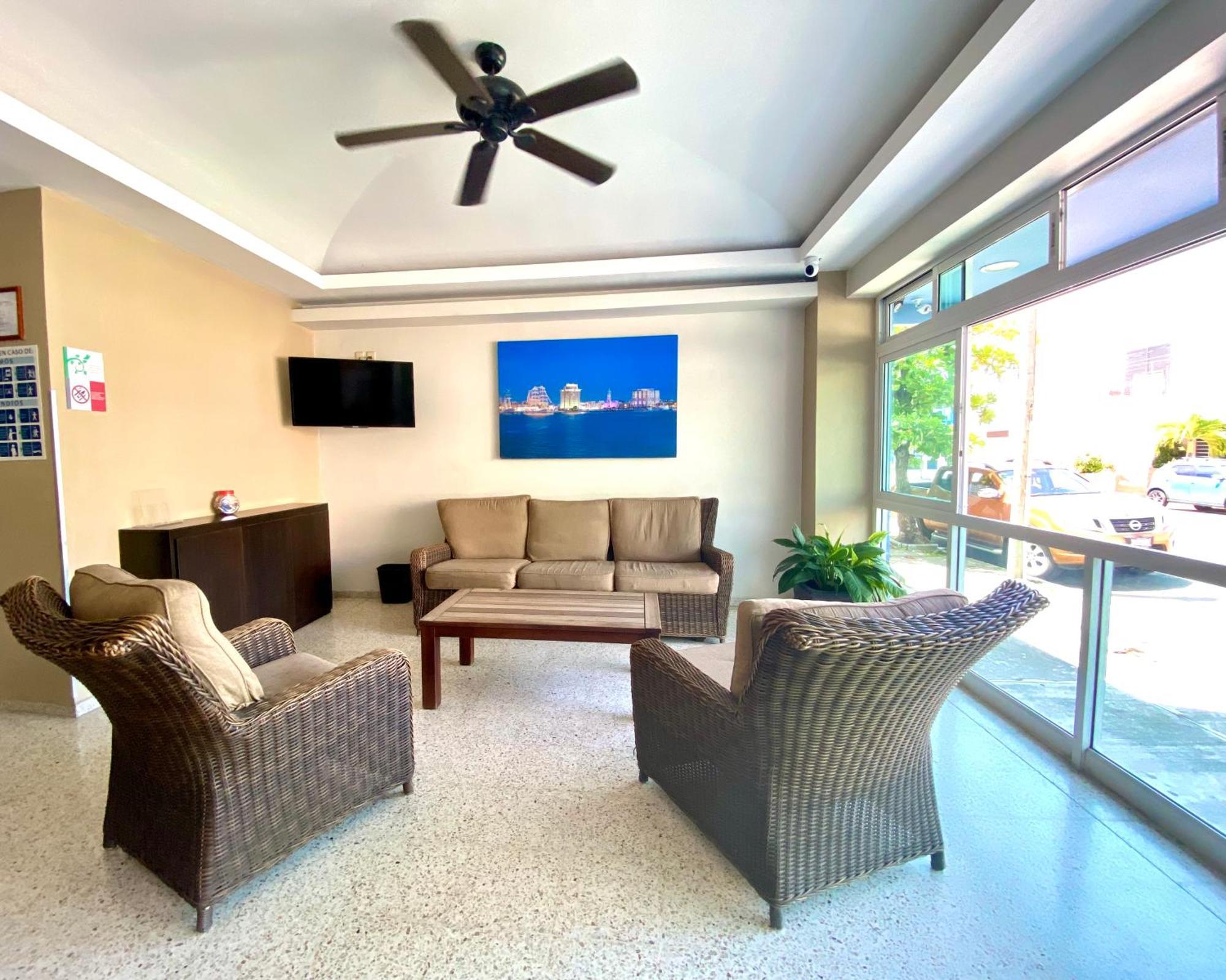 Hotel Delfines - A 2 Calles Del Acuario ベラクルス エクステリア 写真