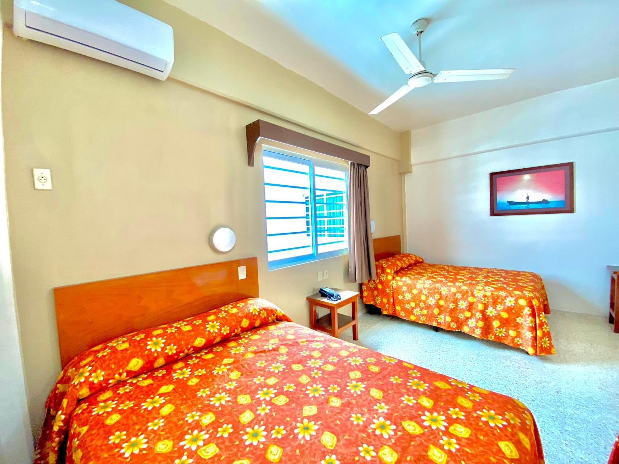 Hotel Delfines - A 2 Calles Del Acuario ベラクルス エクステリア 写真