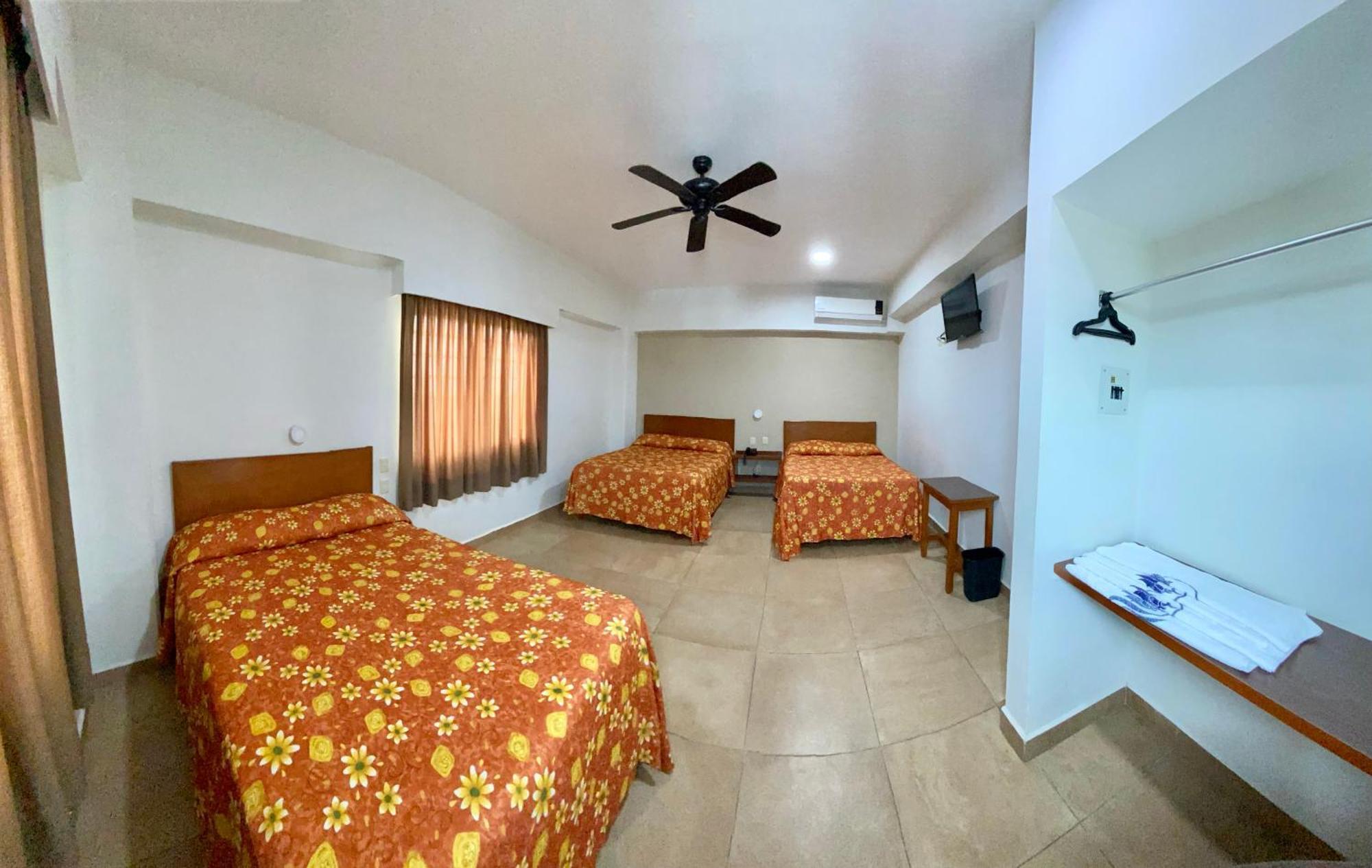 Hotel Delfines - A 2 Calles Del Acuario ベラクルス エクステリア 写真