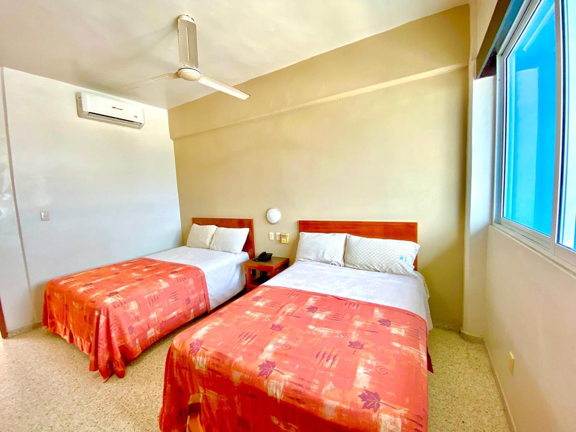 Hotel Delfines - A 2 Calles Del Acuario ベラクルス エクステリア 写真