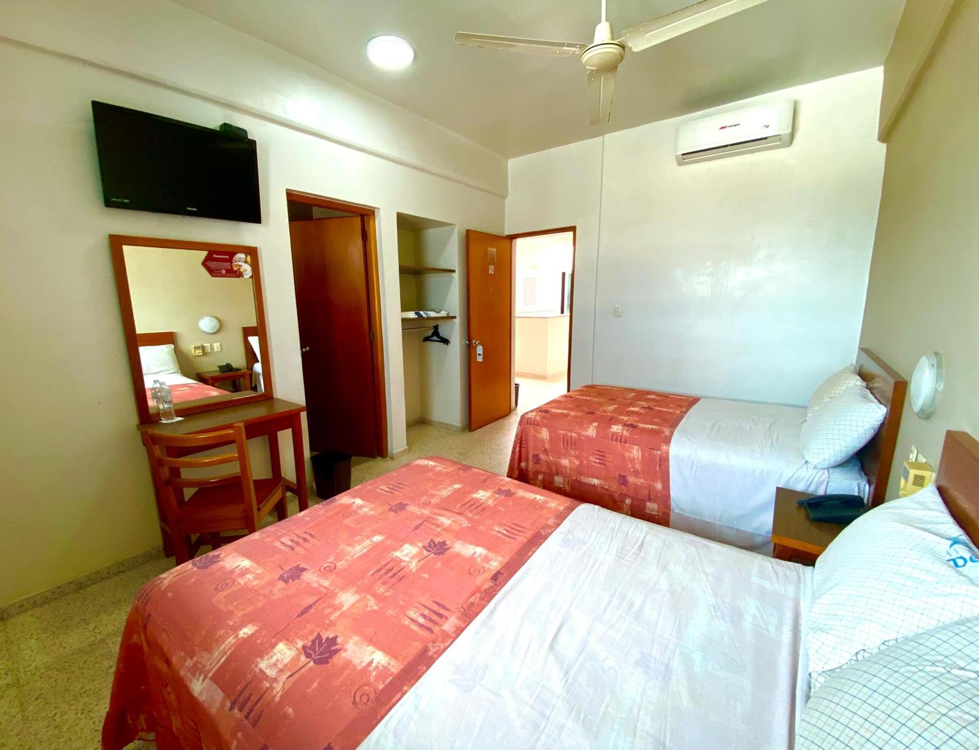 Hotel Delfines - A 2 Calles Del Acuario ベラクルス エクステリア 写真