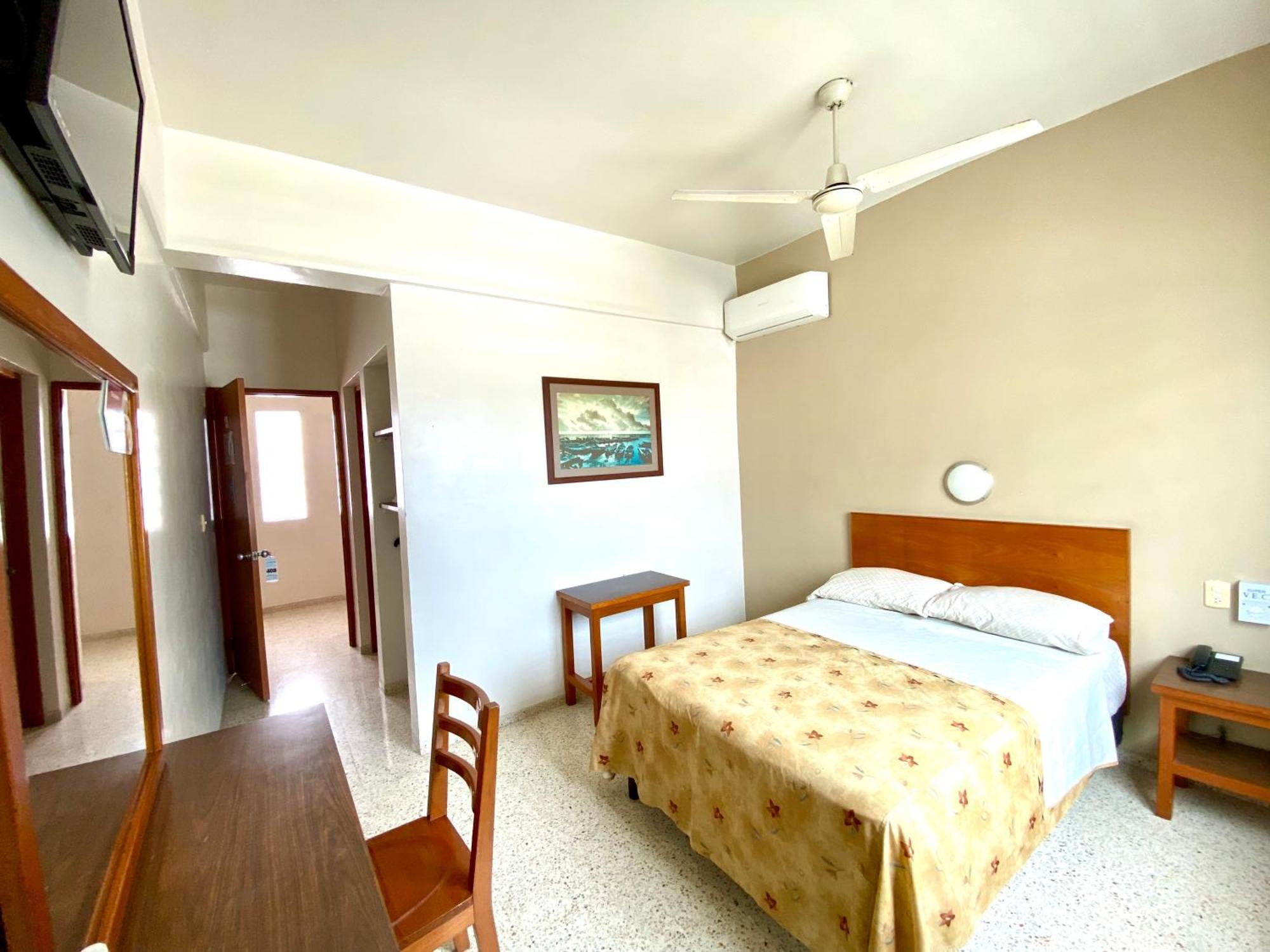 Hotel Delfines - A 2 Calles Del Acuario ベラクルス エクステリア 写真